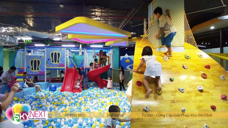 Hồ bóng khổng lồ trong khu vui chơi trong nhà với cầu trượt đỏ và vách leo
