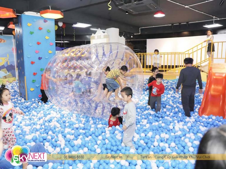 Hồ bóng khổng lồ bơi lội thỏa thích bé thích mê!