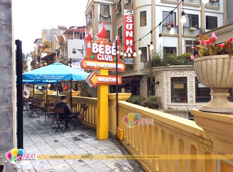 Khu cà phê chờ cho phụ huynh BeBe Club thảnh thơi thư giãn!