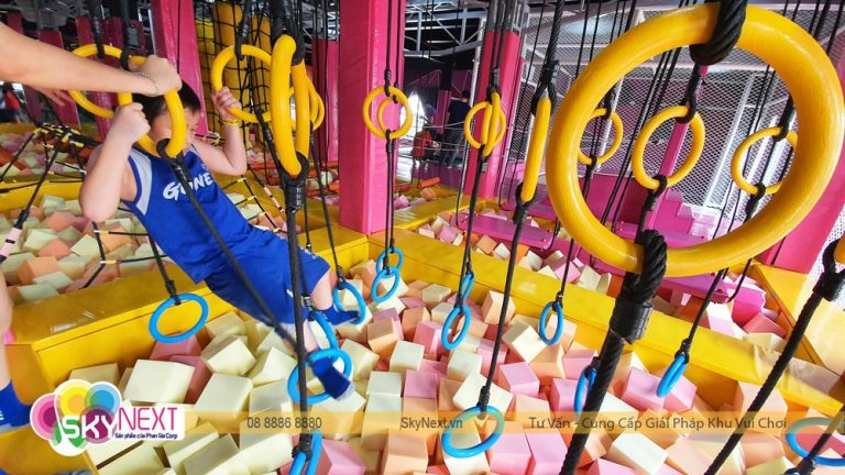 Bé chơi thử thách Ninja khu vận động Trampoline C'Game Huế