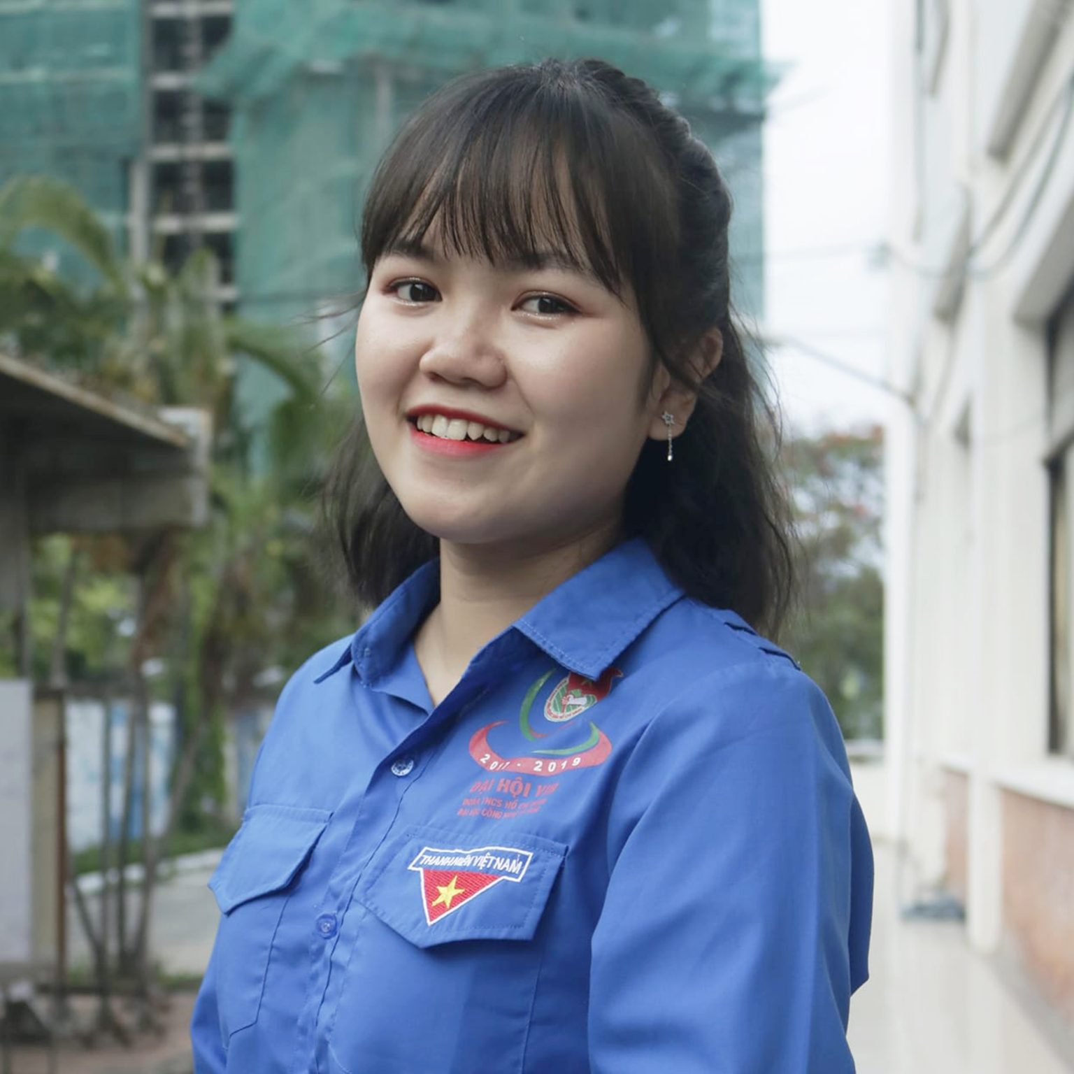 Nhân viên chăm sóc khách hàng SkyNext trong đồng phục công ty