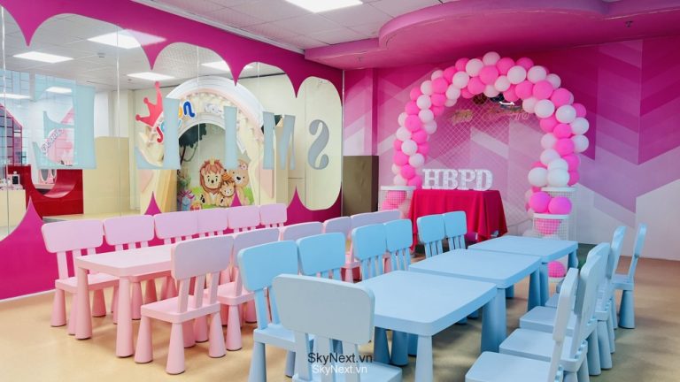Phòng tổ chức sinh nhật Jolion với tông hồng và xanh pastel