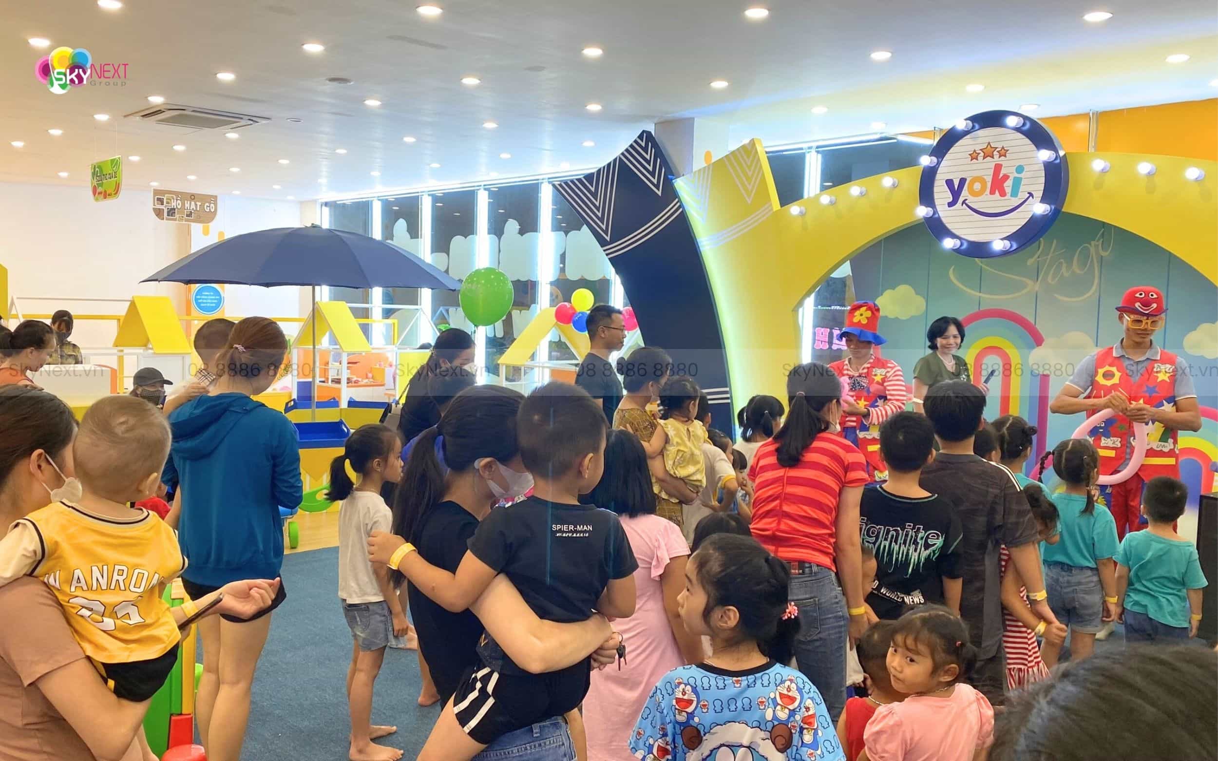 Toàn cảnh vận hành khu vui chơi khi đông khách mùa cao điểm