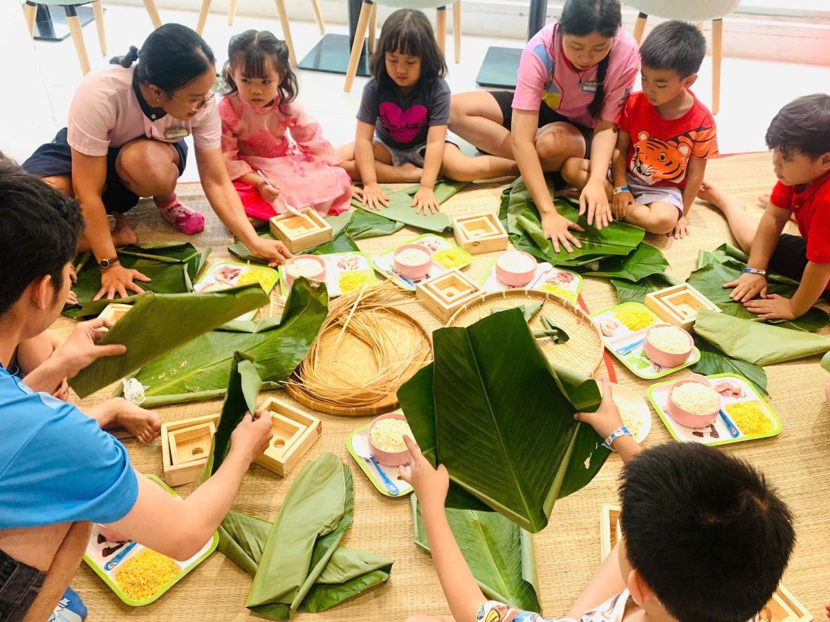 Ứng Dụng Triết Lý Nhân Sinh Trong Thiết Kế Khu Vui Chơi 1 Workshop làm bánh tại khu vui chơi (Nguồn: tiNiWorld)