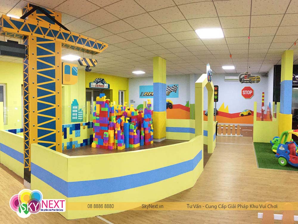 Sơ đồ thiết kế khu vui chơi 600m² với các vùng toddler, multi-play, sân vận động, sensory và lối đi